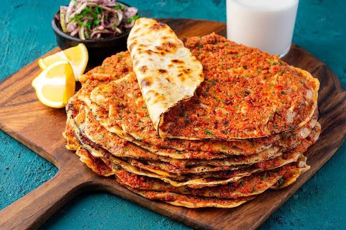 Bir oturuşta kaç lahmacun yersin?