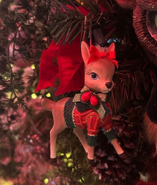 Devasa Noel ağaçları mı daha güzel yoksa minyatür Noel ağaçları mı?