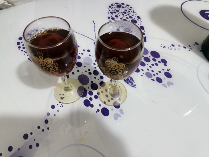 Şarap bardağında çay içmek günah mıdır?