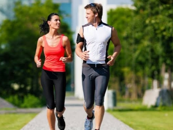 Sevgilinizle dışarıda birlikte spor yaparken sadece müzik mi dinlersiniz, sohbet de eder misiniz 😃?