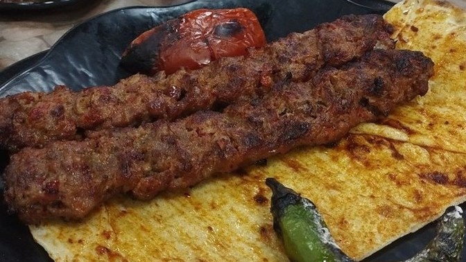Adana kebab sever misiniz?