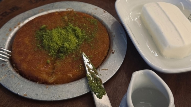 Künefe Dondurmalı mı yenir Kaymaklı mı?