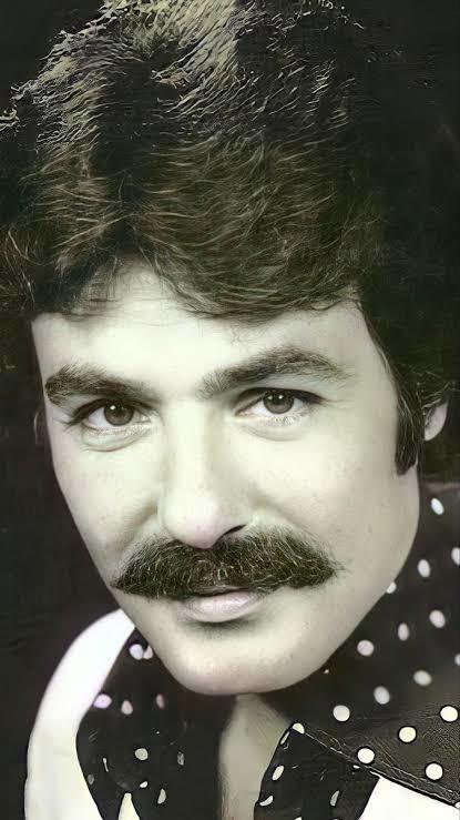 Arabeskin kralı Ferdi Tayfur hayatını kaybetti... ne düşünüyorsunuz?