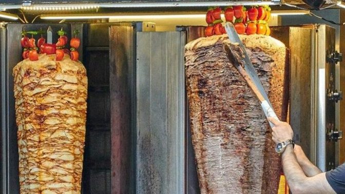 Sizce lezzet olarak Tavuk Döner mi yoksa Et Döner mi 🤔?