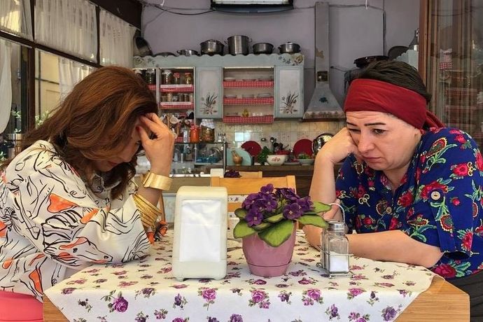 Çat kapı gelen misafire tepkin ne olur?