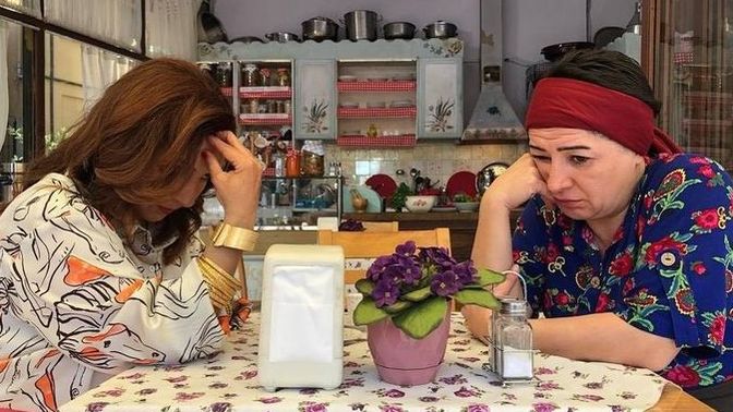 Çat kapı gelen misafire tepkin ne olur?