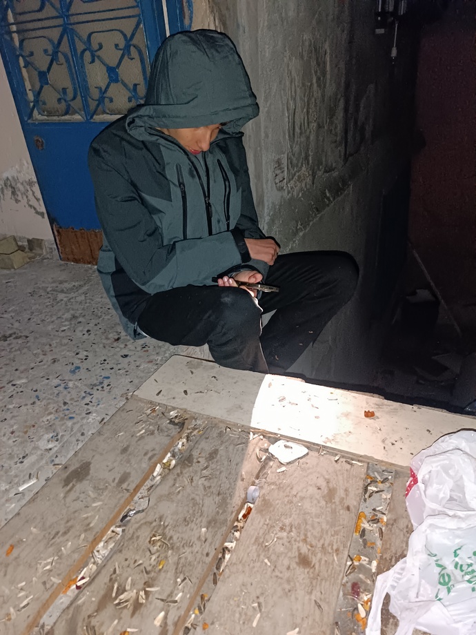 Evsiz yeğenim dışarda kalıyor nasıl ?