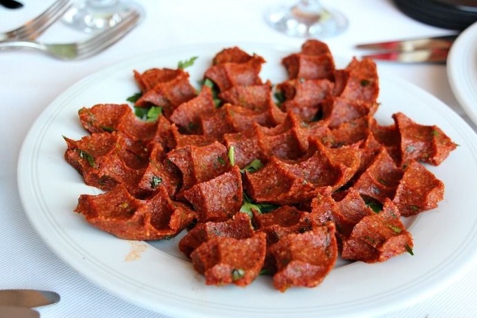 Çiğ köfteyi etli mi yersiniz etsiz mi?