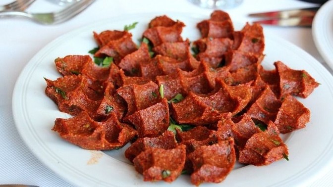 Çiğ köfteyi etli mi yersiniz etsiz mi?