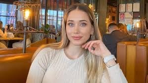 Sahne dışındakiler ne patlatıyorlardır la?