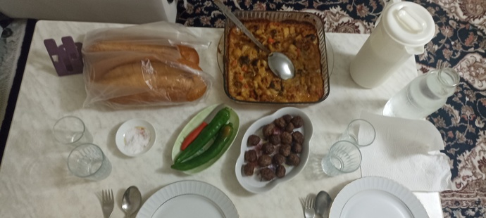 Sebzeli beşamel soslu ve köftem nasil görünüyor?
