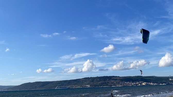 Paraşütle sörf yapan var mı?
