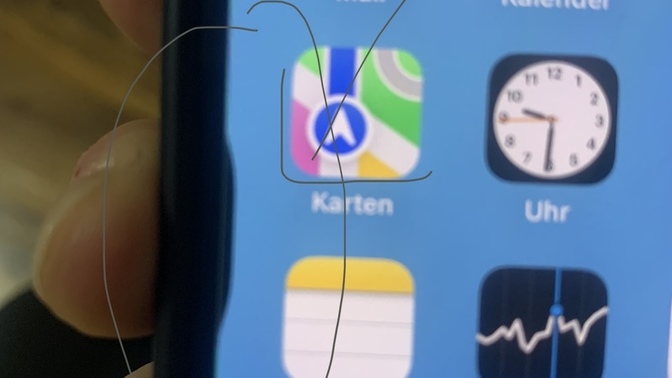 Yeni i phone 14 telefon aldım ama ses tuşlarına yanda basınca böyle siyah bir şey çıkıyor normal mi?