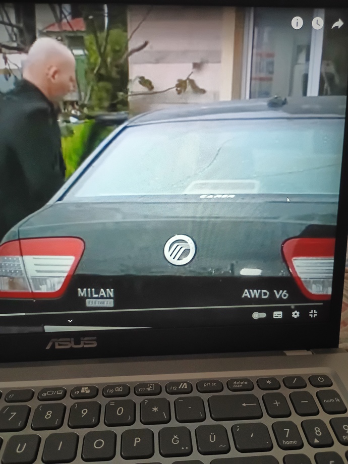 Bu arabanın markası nedir?