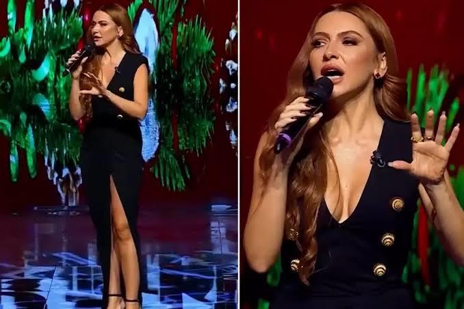 O Ses Türkiye de Hadise ve Ezgi mola neden dekolte show yaptı sizce?