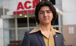 Ferdi Tayfur hayranlığıyla bilinen Kuranın üzerine basan Talha sıraç ünlü kaç yıl ceza almalı sizce?
