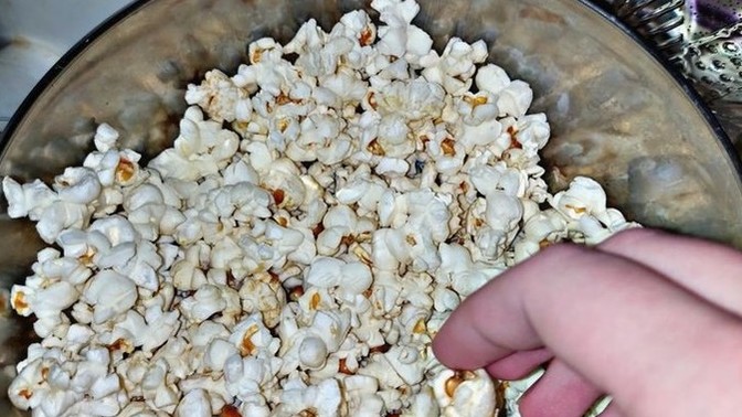 Patlamış mısır yağlı mı yoksa yağsız mı güzeldir?