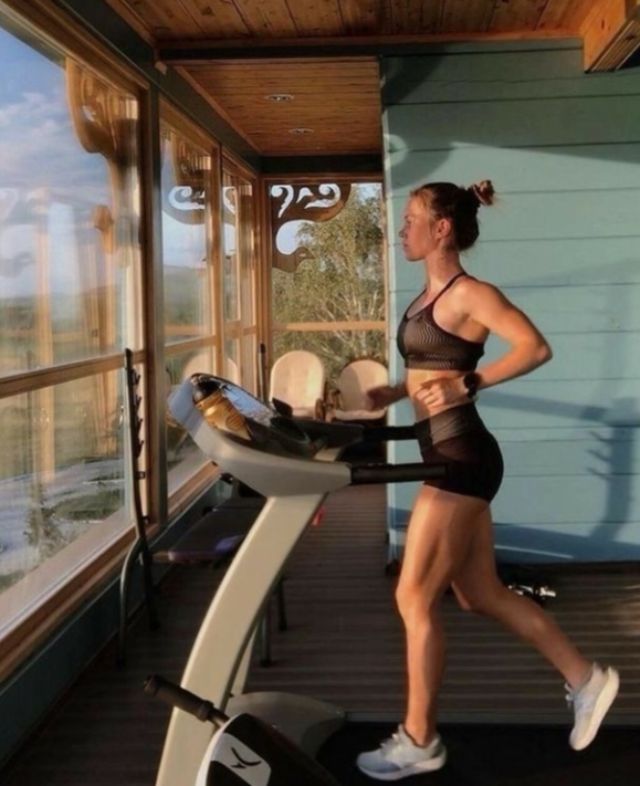 Koşu bandında evde günlük spor programı çalışırken pencereleri açmaya dikkat ediyor musunuz?