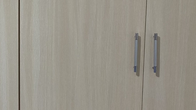 Açık ahşap dolaba hangi renk kulp yakışır?