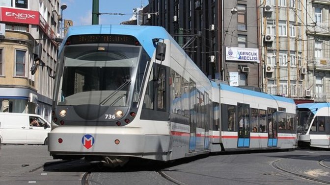 Tramvaylarda iki gün boyunca, Ferdi Tayfur şarkıları çalacak! Sizce tramvayda en iyi gidecek Ferdi Tayfur şarkısı hangisi olur?