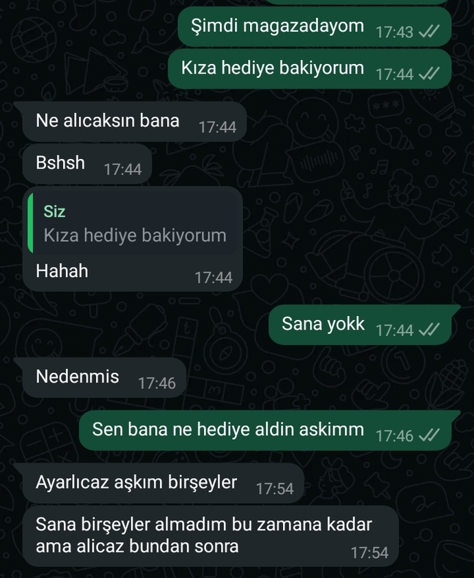Sevgilimin bana hiç hediye almaması normal mi?