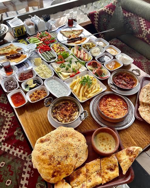 Pazar günü dışarda kahvaltı yapma klasiği midir?