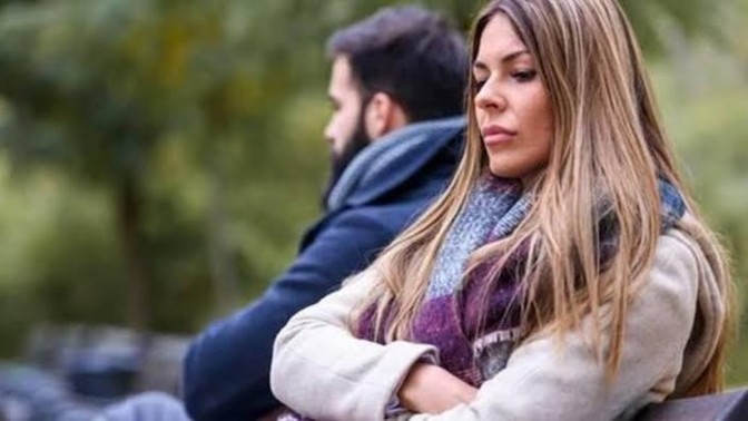 Aşk insanı sadece üzer mi?