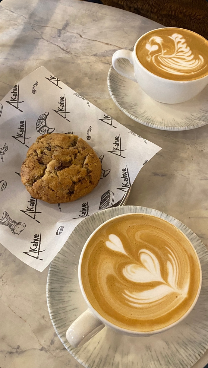 2 latte’ye 320₺ verdik sizce bu pahalılık normal mi?