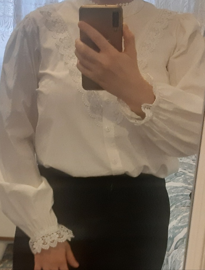 Şu gömlekle etek mi pantolon mu guzel olur?