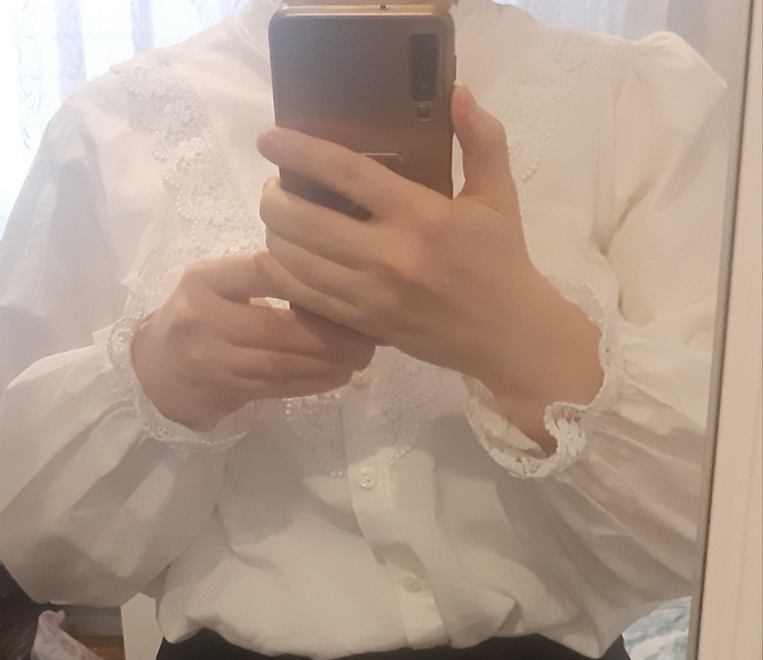 Şu gömlekle etek mi pantolon mu guzel olur?