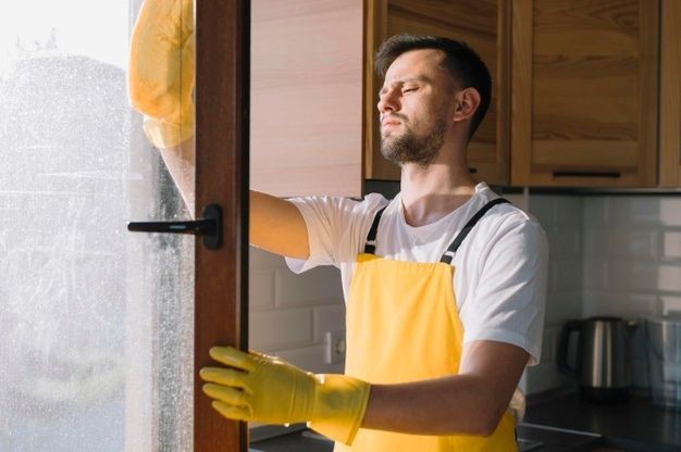 Erkekler ev temizliğinden anlamalı mı?