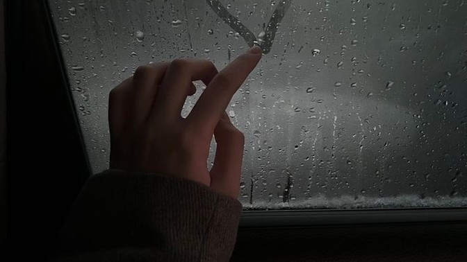 Yağmur yağdığında cama yazılar yazıp resimler çiziyor musunuz?