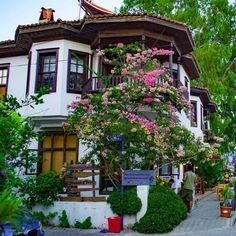 Modern misin geleneksel mi?