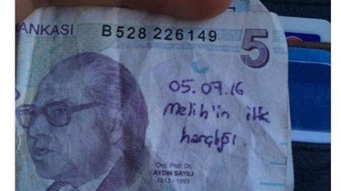 Kağıt paraların üzerine not yazar mısınız?