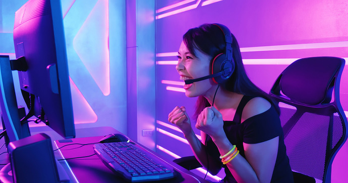 Gaming kulaklığını takınca kulak sağlığı için en geç 90 dk. sonra çıkartmayı unuttuğunuz oluyor mu kulaklıkla bütünleşip 😃 ?