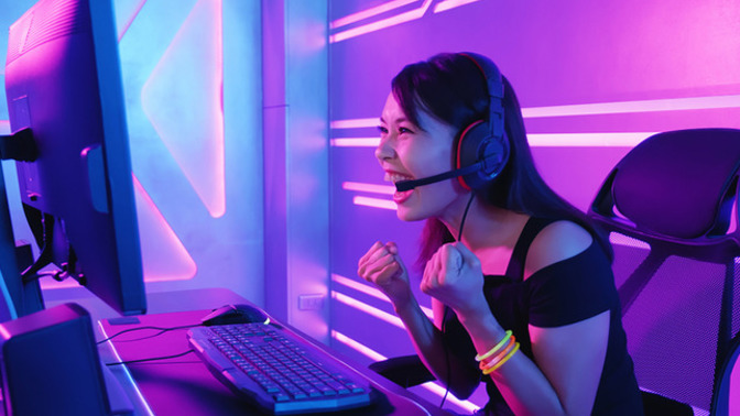 Gaming kulaklığını takınca kulak sağlığı için en geç 90 dk. sonra çıkartmayı unuttuğunuz oluyor mu kulaklıkla bütünleşip 😃 ?