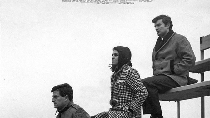 Sevmek Zamanı Türk sinemasının yeşilçamın incisi bi eşsiz film, aslında yeşilçam filmide değildir, izleyenler düşünceleriniz neler?