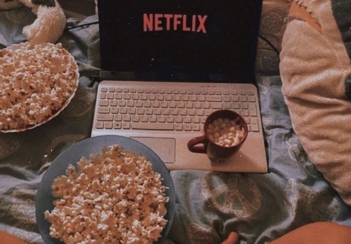 Önerebileceğiniz bir dizi ya da  film var mı?