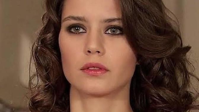 Beren Saat Hristiyan mı, Ateist mi sizce?