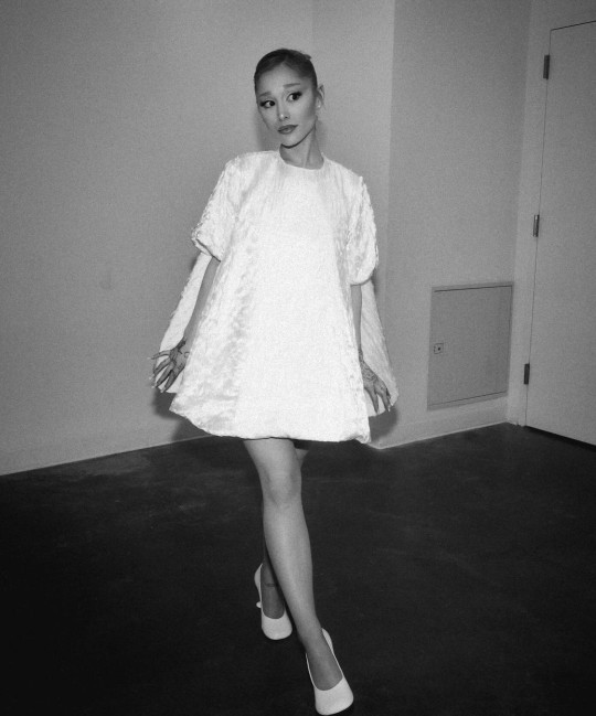 Ariana Grande kıyafet kombini konusunda başarılı mı?