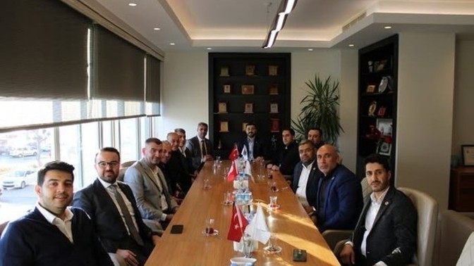 Zengin iş insanları toplantısında bir tane bile kadın yok 😂?