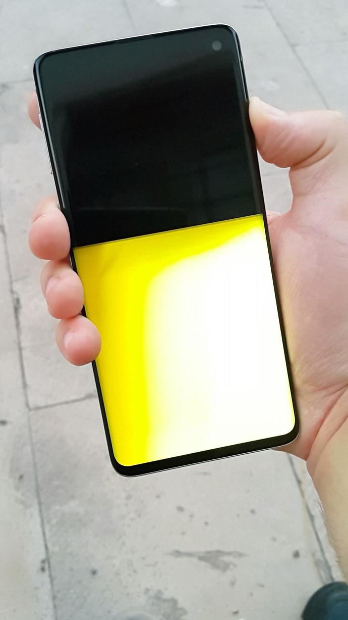 Telefonuma az bir şey su girdi kapandı evde tamir edilir mi yoksa tamirciye gotureyim mi?