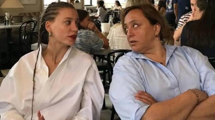 Serenay Sarıkaya ve menajeri Ayşe Barım sansasyonu hakkında ne düşünüyorsunuz?