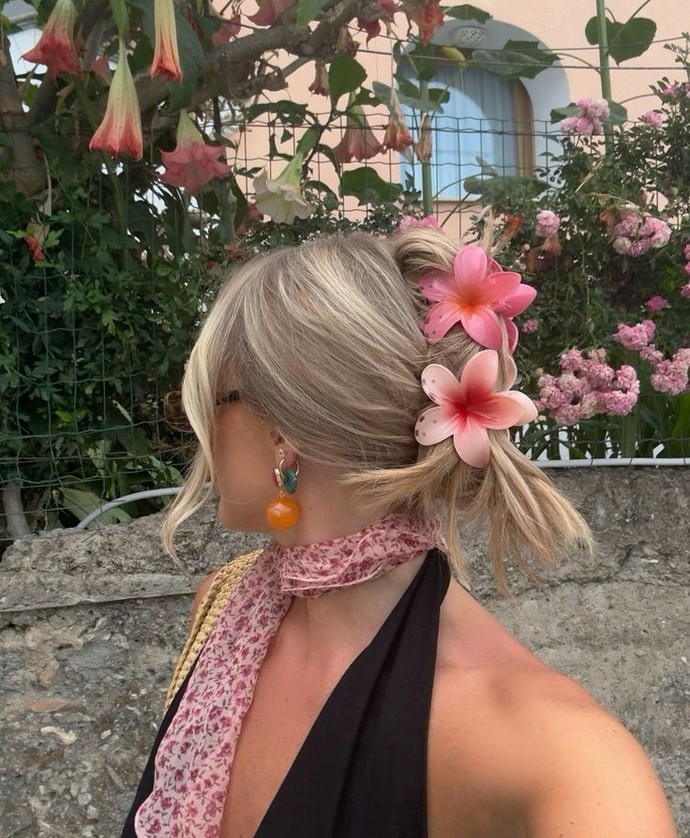 Lotus saç tokalarının modası geçti mi sizce?