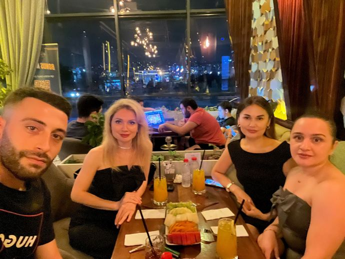 6 senelik kız arkadaşım bu fotoğrafı görüp ilişkiyi bitirdi absürt ne var bu resimde?
