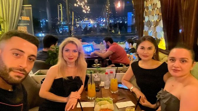 6 senelik kız arkadaşım bu fotoğrafı görüp ilişkiyi bitirdi absürt ne var bu resimde?