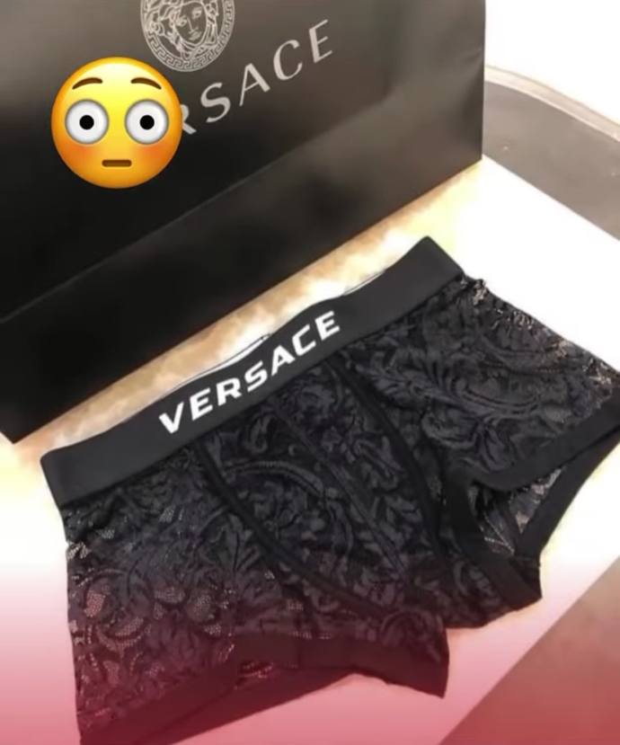 Lüks bir giyim markası erkekler için dantelli boxer üretmiş, erkeklere dişil enerji mi yüklenmeye çalışılıyor?