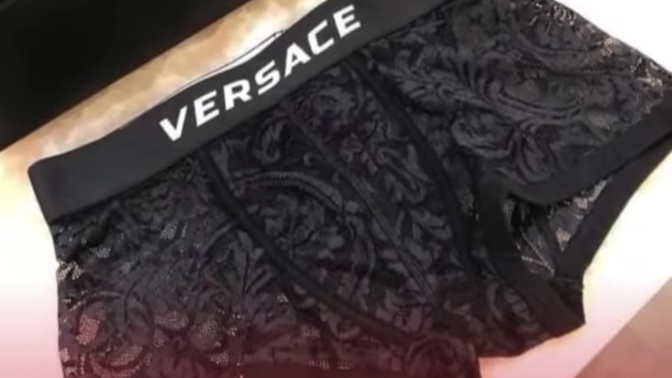Lüks bir giyim markası erkekler için dantelli boxer üretmiş, erkeklere dişil enerji mi yüklenmeye çalışılıyor?