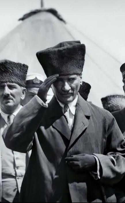 Senin kahramanın kimdir?