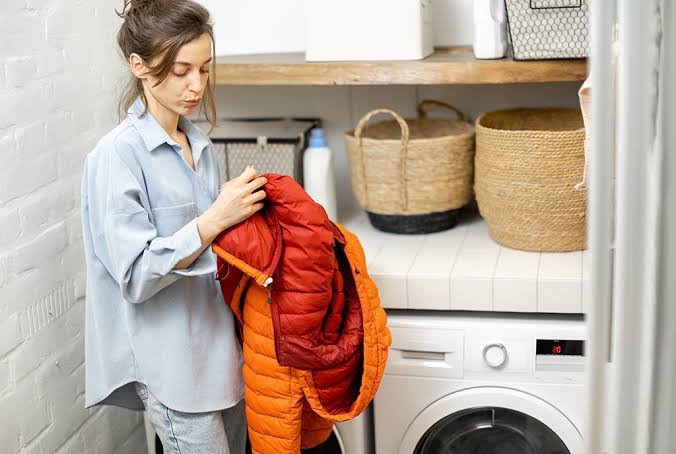 Şişme Mont Nasıl Yıkanır? Makinede Yıkanır mı?